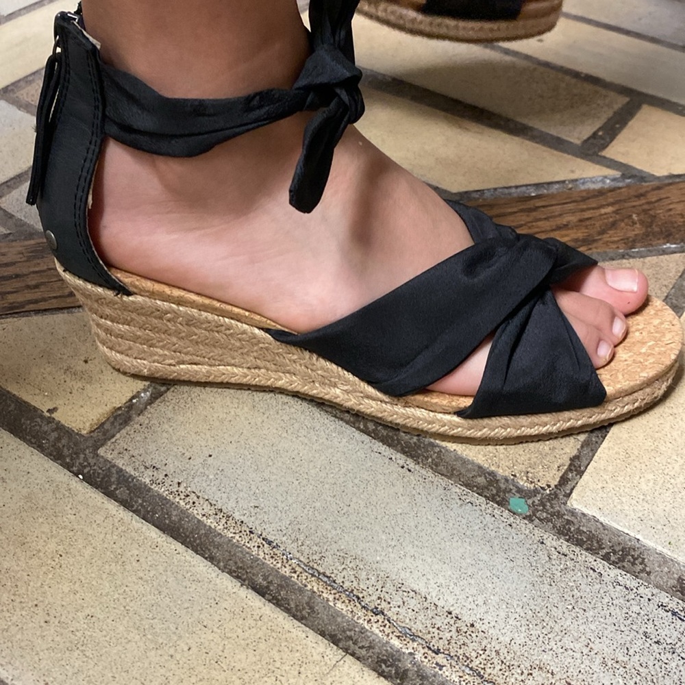 Uggs  sandals - Picture 5 of 7